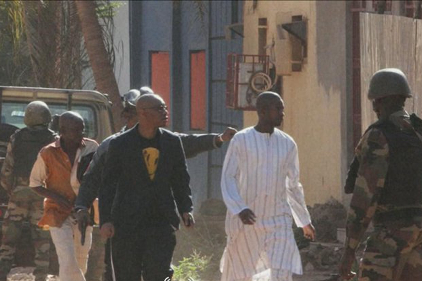 Mali’deki otel baskınında 80 rehine serbest